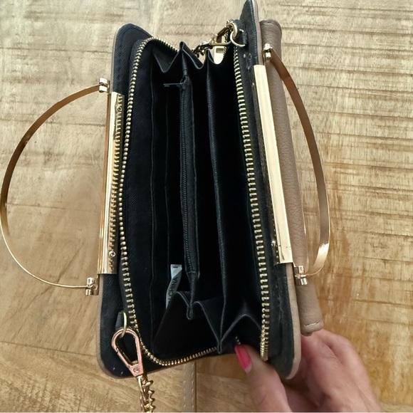 Chic Tan Clutch with Gold Accents - Picture 4 of 8